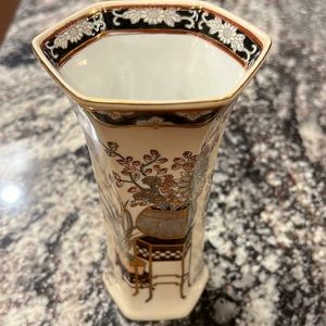 TOYO Chinese vase, made in Macau